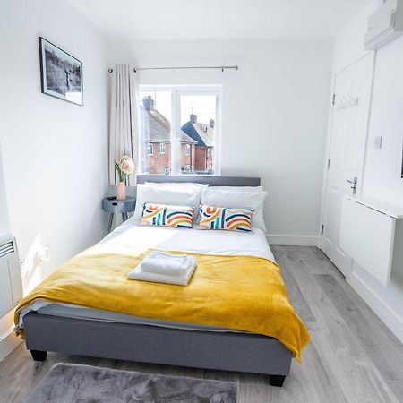 No 01 Small Studio Flat In Aylesbury Town Station Luaran gambar
