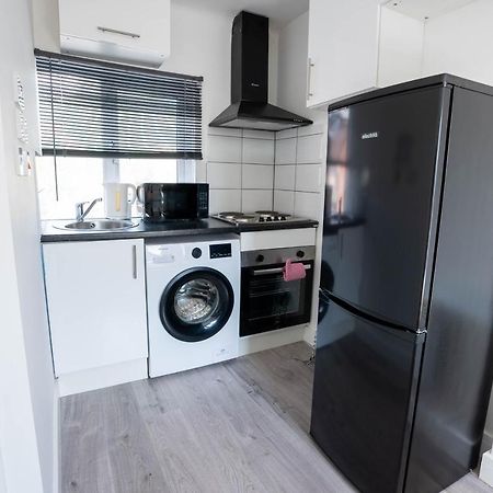 No 01 Small Studio Flat In Aylesbury Town Station Luaran gambar