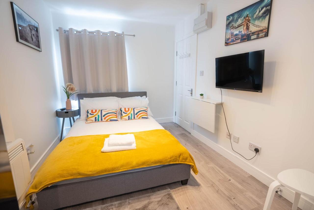 No 01 Small Studio Flat In Aylesbury Town Station Luaran gambar